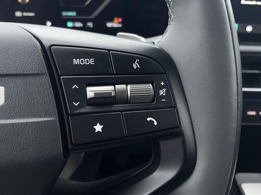 Kia EV6 Light Edition 63 kWh | Achteruitrijcamera | Stoel Stuur verwarming | Adaptive cruise | ActivLease financial lease