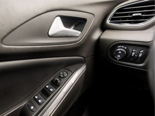 Opel Grandland X 1.6 Turbo Hybrid Innovation Sport 229Pk Automaat (APPLE CARPLAY, ZWART DAK, GROOT NAVI, 360 CAMER... ActivLease financial lease