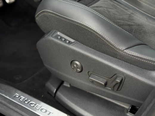 Peugeot 3008 GT Alcantara stoelen | Adeptieve cruise control | Focal | Elektrische stoelen met massage en verw... ActivLease financial lease