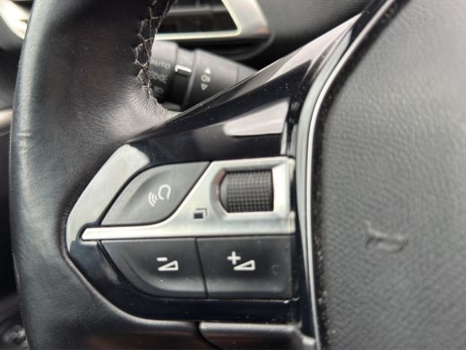 Peugeot 5008 1.2 PureTech Blue Lease Allure Camera | Parkeersensoren | 7 zits | Full map navigatie | Carplay/a... ActivLease financial lease