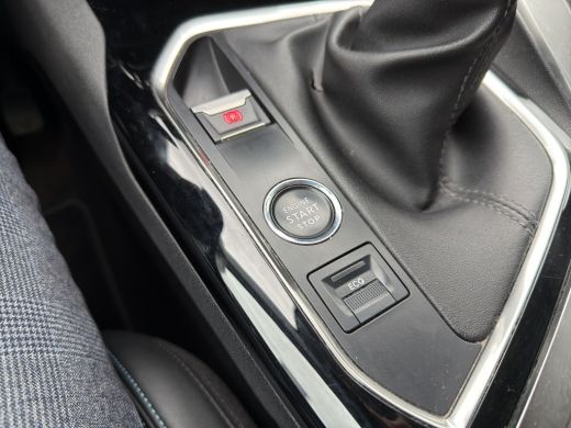 Peugeot 5008 1.2 PureTech Blue Lease Allure Camera | Parkeersensoren | 7 zits | Full map navigatie | Carplay/a... ActivLease financial lease