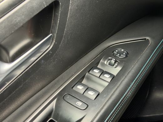 Peugeot 5008 1.2 PureTech Blue Lease Allure Camera | Parkeersensoren | 7 zits | Full map navigatie | Carplay/a... ActivLease financial lease