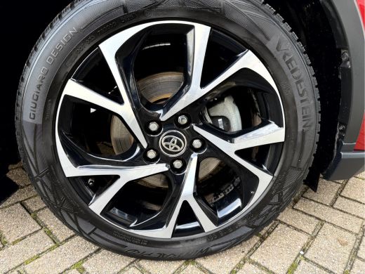 Toyota C-HR 2.0 Hybrid Business Plus Led, Navi, Camera, 18''Lmv ActivLease financial lease