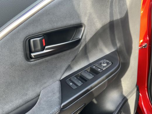 Toyota C-HR 2.0 Plug-in Hybrid 220 Executive | &euro; 2.000 extra inruilwaarde | ActivLease financial lease