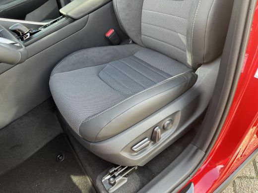 Toyota C-HR 2.0 Plug-in Hybrid 220 Executive | &euro; 2.000 extra inruilwaarde | ActivLease financial lease