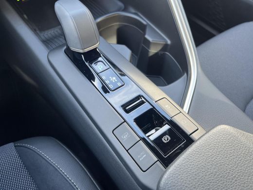 Toyota C-HR 2.0 Plug-in Hybrid 220 Executive | &euro; 2.000 extra inruilwaarde | ActivLease financial lease