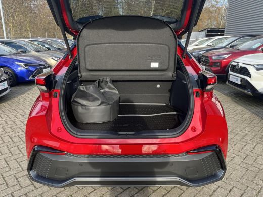 Toyota C-HR 2.0 Plug-in Hybrid 220 Executive | &euro; 2.000 extra inruilwaarde | ActivLease financial lease