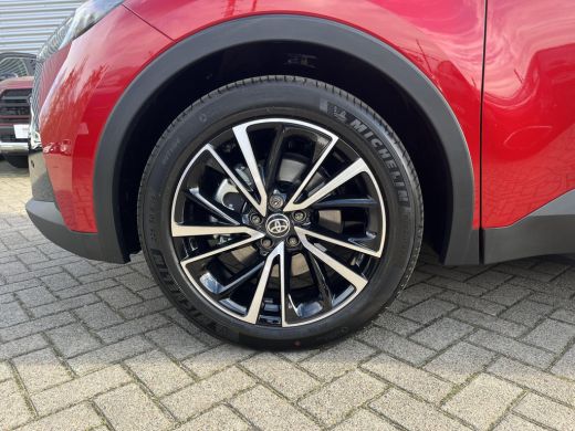 Toyota C-HR 2.0 Plug-in Hybrid 220 Executive | &euro; 2.000 extra inruilwaarde | ActivLease financial lease