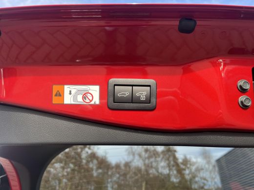 Toyota C-HR 2.0 Plug-in Hybrid 220 Executive | &euro; 2.000 extra inruilwaarde | ActivLease financial lease