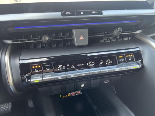 Toyota C-HR 2.0 Plug-in Hybrid 220 Executive | &euro; 2.000 extra inruilwaarde | ActivLease financial lease