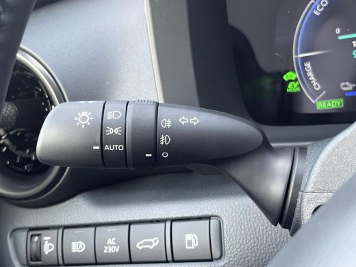 Toyota C-HR 2.0 Plug-in Hybrid 220 Executive | &euro; 2.000 extra inruilwaarde | ActivLease financial lease