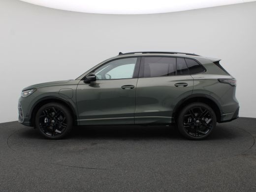 Volkswagen Tiguan 1.5 eHybrid R-Line Edition 272PK DSG Pano-Schuifdak, Black Style, Trekhaak, 20" LM Velgen, Head-U... ActivLease financial lease