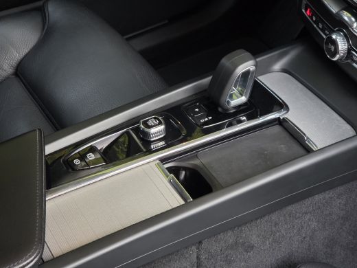 Volvo  XC60 2.0 T6 Plug-in hybrid AWD Plus Dark | Trekhaak | 360 Camera | Panoramadak | Harman/Kardon | Memory ActivLease financial lease