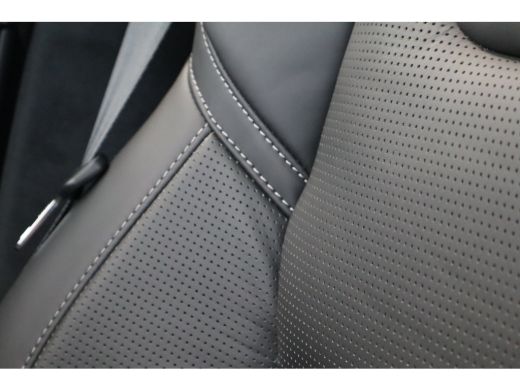 Volvo  XC90 T8 455PK AWD Ultra Dark | Massage/ventilatie | B&W audio | HUD | 21" | Luchtvering ActivLease financial lease