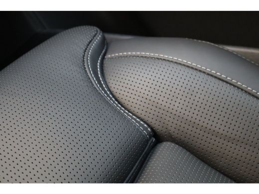 Volvo  XC90 T8 455PK AWD Ultra Dark | Massage/ventilatie | B&W audio | HUD | 21" | Luchtvering ActivLease financial lease