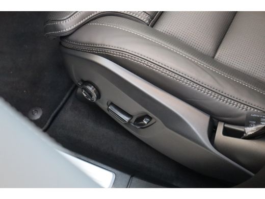 Volvo  XC90 T8 455PK AWD Ultra Dark | Massage/ventilatie | B&W audio | HUD | 21" | Luchtvering ActivLease financial lease