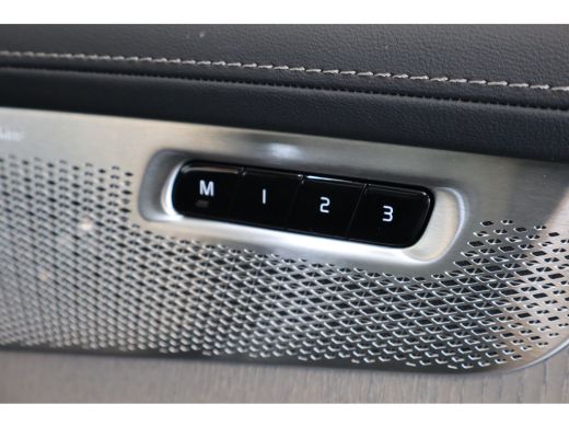 Volvo  XC90 T8 455PK AWD Ultra Dark | Massage/ventilatie | B&W audio | HUD | 21" | Luchtvering ActivLease financial lease