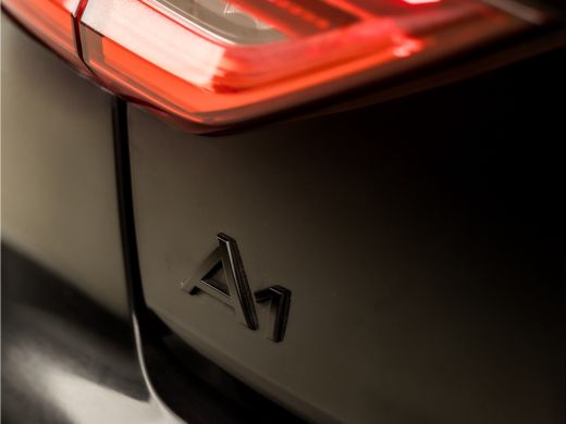 Audi A1 Sportback Sportback 30 TFSI S-Line Sport Automaat (BLACK PACK, APPLE CARPLAY, SFEERVERLICHTING, CLIMATE, ST... ActivLease financial lease