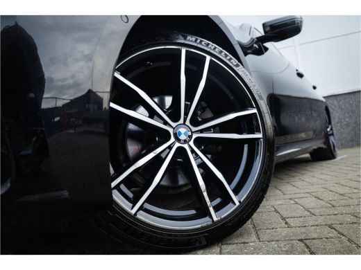 BMW 3 Serie Touring 320i M Sport High Ex Camera / HiFi / Trekhaak / 19inch / ActivLease financial lease