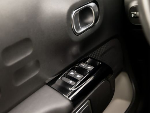 Citroën C3 1.2 PureTech Shine Automaat (APPLE CARPLAY, GROOT NAVI, CAMERA, KEYLESS, LEDER, SPORTSTOELEN, GET... ActivLease financial lease