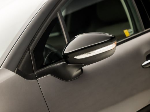 Citroën C3 1.2 PureTech Shine Automaat (APPLE CARPLAY, GROOT NAVI, CAMERA, KEYLESS, LEDER, SPORTSTOELEN, GET... ActivLease financial lease