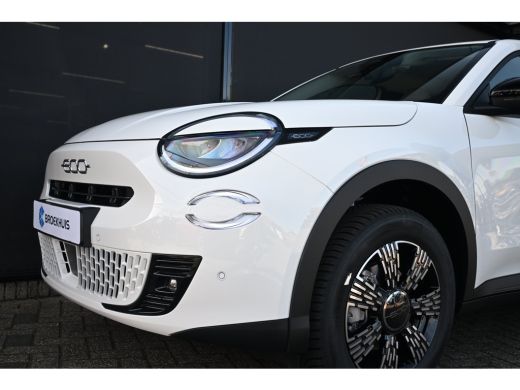 Fiat 600 Icon VOORRAAD-ACTIE! | 8 Jaar Fabrieksgarantie | ALL-seasonbanden | Carplay | Stoelverwarming ActivLease financial lease