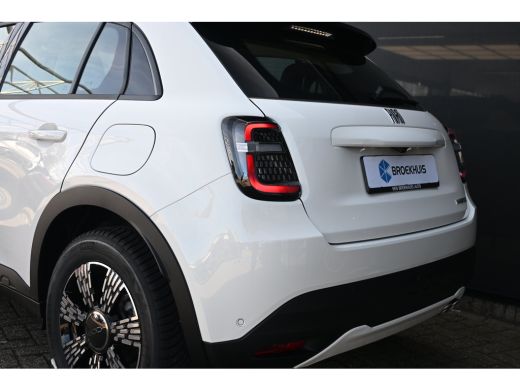 Fiat 600 Icon VOORRAAD-ACTIE! | 8 Jaar Fabrieksgarantie | ALL-seasonbanden | Carplay | Stoelverwarming ActivLease financial lease