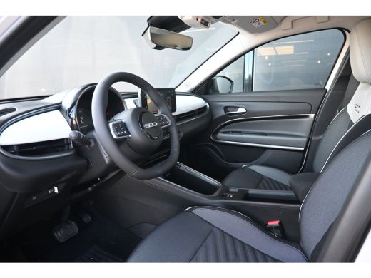 Fiat 600 Icon VOORRAAD-ACTIE! | 8 Jaar Fabrieksgarantie | ALL-seasonbanden | Carplay | Stoelverwarming ActivLease financial lease
