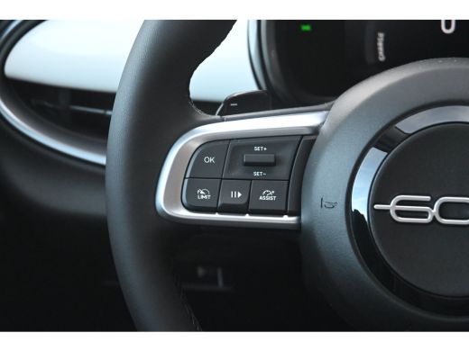 Fiat 600 Icon VOORRAAD-ACTIE! | 8 Jaar Fabrieksgarantie | ALL-seasonbanden | Carplay | Stoelverwarming ActivLease financial lease