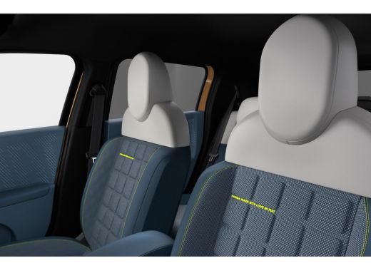 Fiat Grande Panda 1.2 Hybrid La Prima | Fix & Go bandenreparatieset | Metaalkleur | Pack Winter ActivLease financial lease