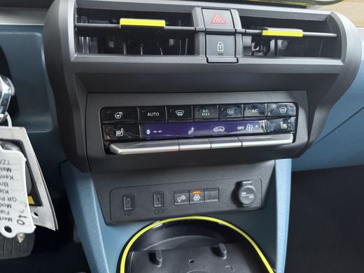 Fiat Grande Panda La Prima | 10,25" touchscreen radio met Bluetooth, DAB & USB &eacute;n Navigatie | Automatische aircondi... ActivLease financial lease