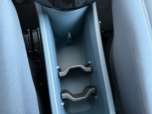 Fiat Grande Panda La Prima | 10,25" touchscreen radio met Bluetooth, DAB & USB &eacute;n Navigatie | Automatische aircondi... ActivLease financial lease