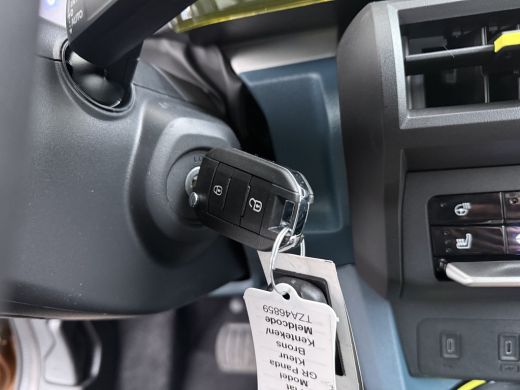 Fiat Grande Panda La Prima | 10,25" touchscreen radio met Bluetooth, DAB & USB &eacute;n Navigatie | Automatische aircondi... ActivLease financial lease