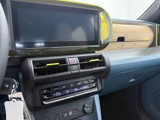 Fiat Grande Panda La Prima | 10,25" touchscreen radio met Bluetooth, DAB & USB &eacute;n Navigatie | Automatische aircondi... ActivLease financial lease