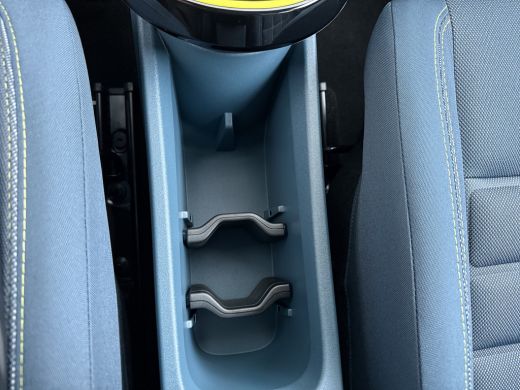 Fiat Grande Panda La Prima | 10,25" touchscreen radio met Bluetooth, DAB & USB &eacute;n Navigatie | Automatische aircondi... ActivLease financial lease