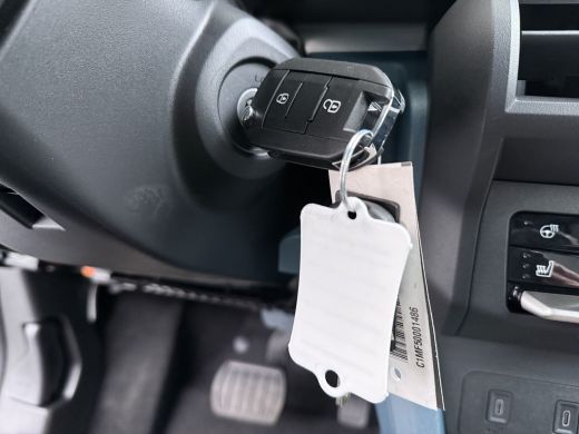 Fiat Grande Panda La Prima | 10,25" touchscreen radio met Bluetooth, DAB & USB &eacute;n Navigatie | Automatische aircondi... ActivLease financial lease