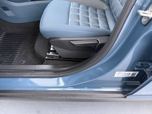 Fiat Grande Panda La Prima | 10,25" touchscreen radio met Bluetooth, DAB & USB &eacute;n Navigatie | Automatische aircondi... ActivLease financial lease