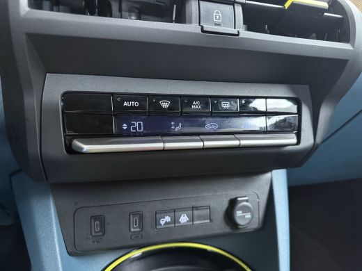 Fiat Grande Panda La Prima | 10,25" touchscreen radio met Bluetooth, DAB & USB &eacute;n Navigatie | Automatische aircondi... ActivLease financial lease