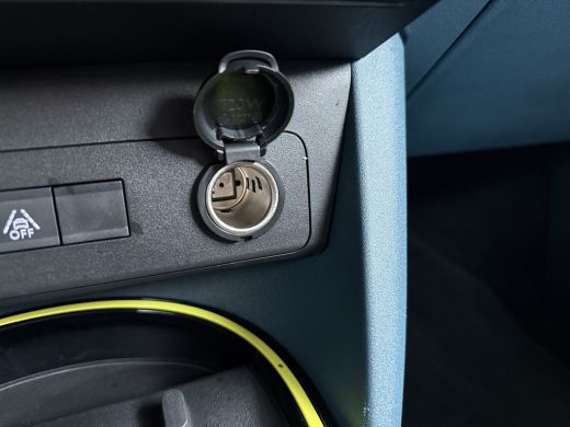 Fiat Grande Panda La Prima | 10,25" touchscreen radio met Bluetooth, DAB & USB &eacute;n Navigatie | Automatische aircondi... ActivLease financial lease