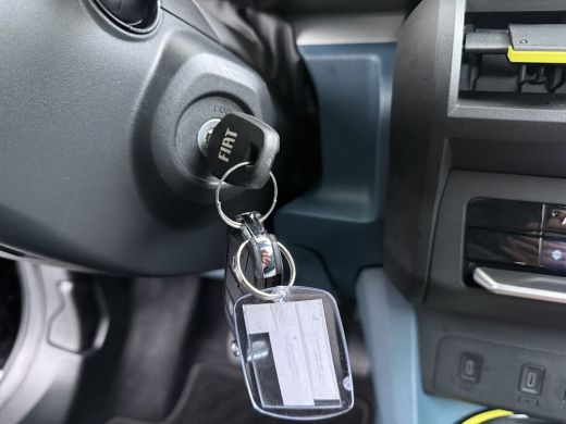 Fiat Grande Panda La Prima | 10,25" touchscreen radio met Bluetooth, DAB & USB &eacute;n Navigatie | Automatische aircondi... ActivLease financial lease