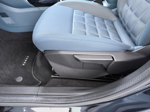 Fiat Grande Panda La Prima | 10,25" touchscreen radio met Bluetooth, DAB & USB &eacute;n Navigatie | Automatische aircondi... ActivLease financial lease