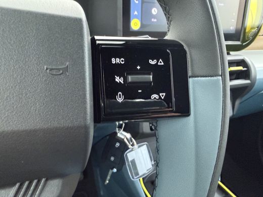 Fiat Grande Panda La Prima | 10,25" touchscreen radio met Bluetooth, DAB & USB &eacute;n Navigatie | Automatische aircondi... ActivLease financial lease