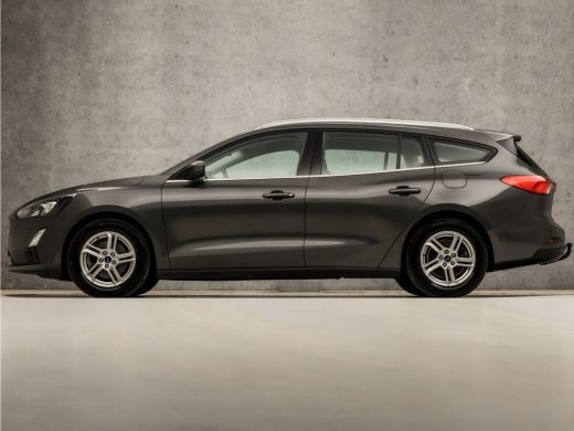 Ford Focus 1.0 EcoBoost Sport (APPLE CARPLAY, CAMERA, TREKHAAK, MODE KNOP, SPORTSTOELEN, LM VELGEN, PARKEERS... ActivLease financial lease