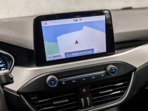 Ford Focus 1.0 EcoBoost Sport (APPLE CARPLAY, CAMERA, TREKHAAK, MODE KNOP, SPORTSTOELEN, LM VELGEN, PARKEERS... ActivLease financial lease