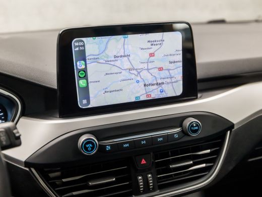 Ford Focus 1.0 EcoBoost Sport (APPLE CARPLAY, CAMERA, TREKHAAK, MODE KNOP, SPORTSTOELEN, LM VELGEN, PARKEERS... ActivLease financial lease