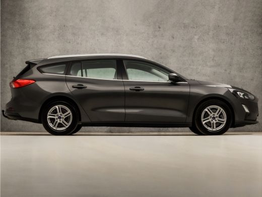 Ford Focus 1.0 EcoBoost Sport (APPLE CARPLAY, CAMERA, TREKHAAK, MODE KNOP, SPORTSTOELEN, LM VELGEN, PARKEERS... ActivLease financial lease