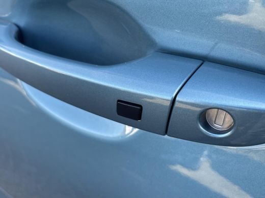 Hyundai Kona EV Premium 64 kWh | Achteruitrijcamera | Stoelverwarming | ActivLease financial lease