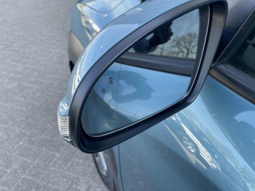 Hyundai Kona EV Premium 64 kWh | Achteruitrijcamera | Stoelverwarming | ActivLease financial lease