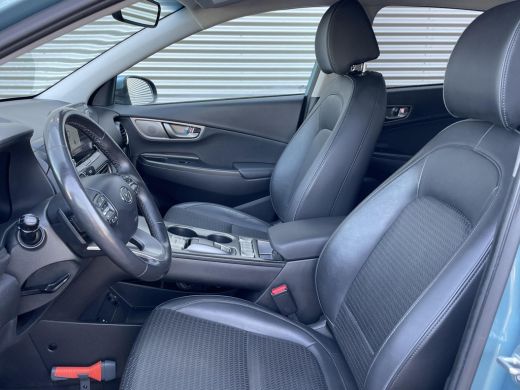 Hyundai Kona EV Premium 64 kWh | Achteruitrijcamera | Stoelverwarming | ActivLease financial lease