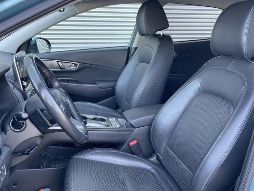Hyundai Kona EV Premium 64 kWh | Achteruitrijcamera | Stoelverwarming | ActivLease financial lease